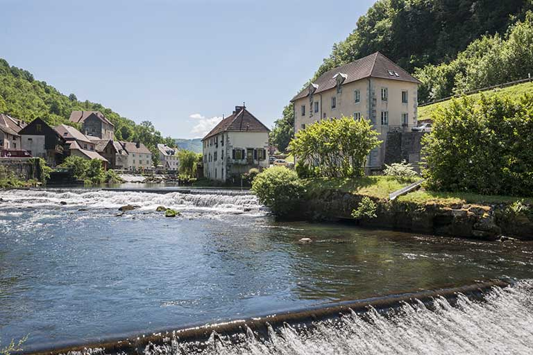L'Usine du haut vue depuis l'aval. © Jérôme Mongreville / Région Bourgogne-Franche-Comté, Inventaire du patrimoine - 2015 L'Usine du haut vue depuis l'aval. © Jérôme Mongreville / Région Bourgogne-Franche-Comté, Inventaire du patrimoine - 2015