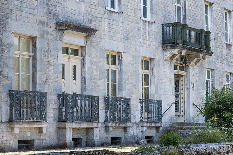 Détail de la façade du logement patronal. © Jérôme Mongreville / Région Bourgogne-Franche-Comté, Inventaire du patrimoine - 2015 Détail de la façade du logement patronal. © Jérôme Mongreville / Région Bourgogne-Franche-Comté, Inventaire du patrimoine - 2015