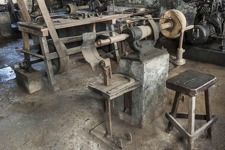 Atelier de mécanique. Poste de polissage. © Jérôme Mongreville / Région Bourgogne-Franche-Comté, Inventaire du patrimoine - 2015