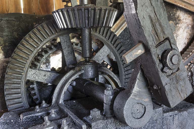 Mécanisme de transmission de la machine soufflante. Détail du système bielle-manivelle. © Jérôme Mongreville / Région Bourgogne-Franche-Comté, Inventaire du patrimoine - 2015