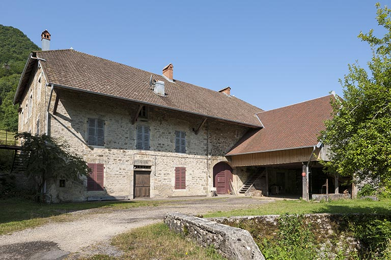 Logement et parties agricoles. Vue de trois quarts. © Jérôme Mongreville / Région Bourgogne-Franche-Comté, Inventaire du patrimoine - 2015