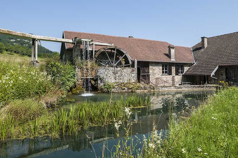 Bâtiment de la machine soufflante (avec sa roue hydraulique) et de l'atelier de mécanique. © Jérôme Mongreville / Région Bourgogne-Franche-Comté, Inventaire du patrimoine - 2015