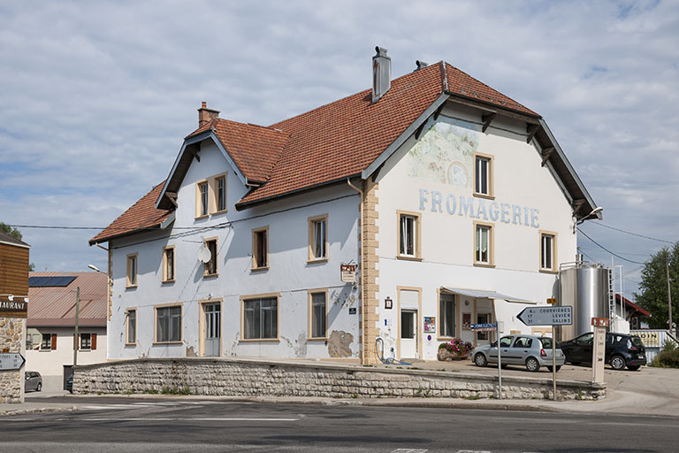 Vue de trois quarts droite. © Jérôme Mongreville / Région Bourgogne-Franche-Comté, Inventaire du patrimoine - 2015