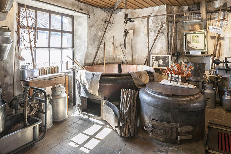 Chaudières de la salle de fabrication. © Jérôme Mongreville / Région Bourgogne-Franche-Comté, Inventaire du patrimoine - 2015