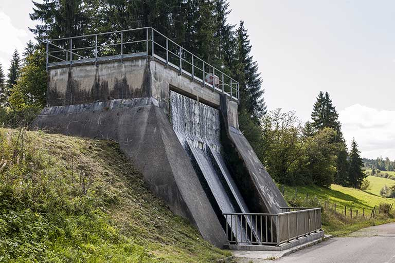 La chambre d'équilibre à l'aplomb de la centrale. © Jérôme Mongreville / Région Bourgogne-Franche-Comté, Inventaire du patrimoine - 2015 La chambre d'équilibre à l'aplomb de la centrale. © Jérôme Mongreville / Région Bourgogne-Franche-Comté, Inventaire du patrimoine - 2015