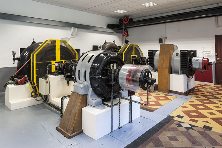 Groupes turbo-alternateurs en service. © Jérôme Mongreville / Région Bourgogne-Franche-Comté, Inventaire du patrimoine - 2015 Groupes turbo-alternateurs en service. © Jérôme Mongreville / Région Bourgogne-Franche-Comté, Inventaire du patrimoine - 2015