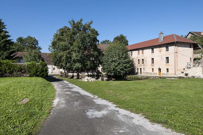 Vue d'ensemble depuis l'est. © Jérôme Mongreville / Région Bourgogne-Franche-Comté, Inventaire du patrimoine - 2015