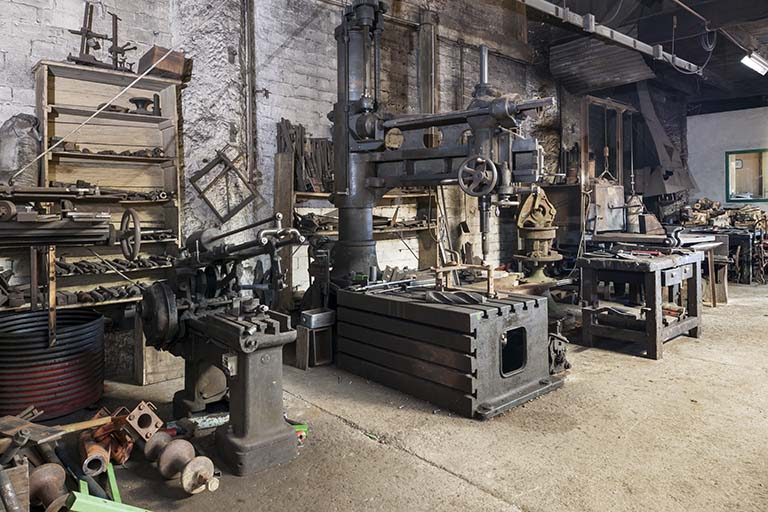 Machines installées contre le mur nord. Vue depuis le sud-ouest. © Jérôme Mongreville / Région Bourgogne-Franche-Comté, Inventaire du patrimoine - 2015