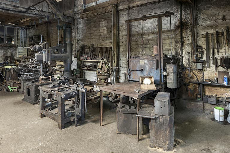 Machines installées contre le mur nord. Vue depuis le sud-est. © Jérôme Mongreville / Région Bourgogne-Franche-Comté, Inventaire du patrimoine - 2015