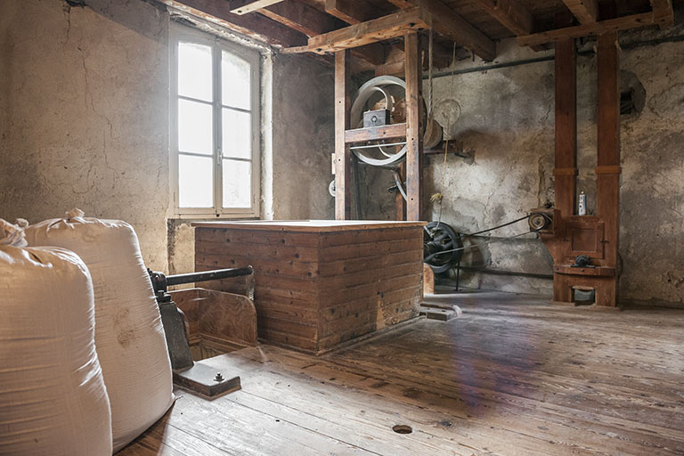 Deuxième étage. Coffre protégeant la transmission mécanique. © Jérôme Mongreville / Région Bourgogne-Franche-Comté, Inventaire du patrimoine - 2015