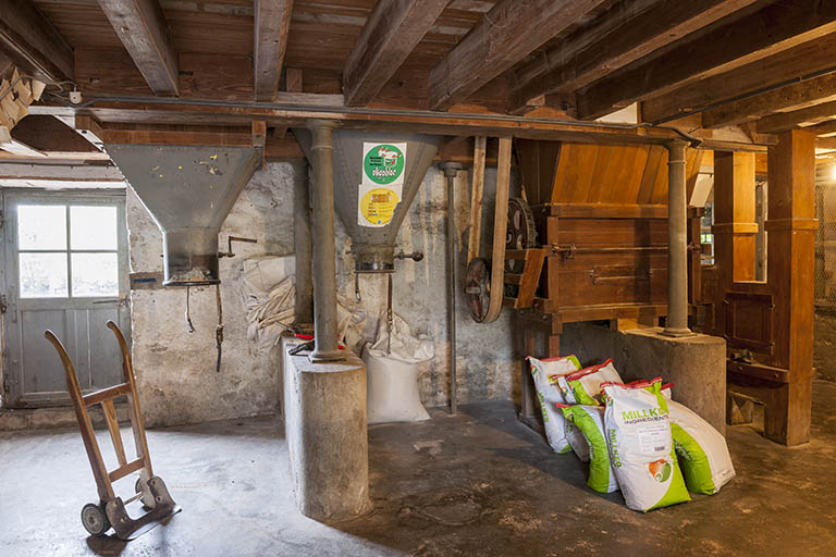 Rez-de-chaussée. Poste d'ensachage et mélangeuse. © Jérôme Mongreville / Région Bourgogne-Franche-Comté, Inventaire du patrimoine - 2015