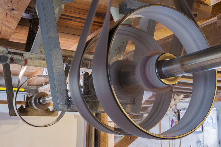 Rez-de-chaussée. Axe, poulies et courroies. © Jérôme Mongreville / Région Bourgogne-Franche-Comté, Inventaire du patrimoine - 2015