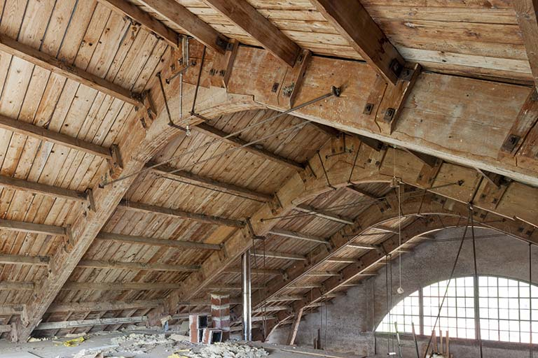 Vue désaxée de la charpente. © Jérôme Mongreville / Région Bourgogne-Franche-Comté, Inventaire du patrimoine - 2015