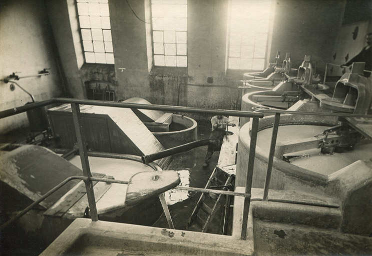 Atelier de raffinage, photogr., s.d. [fin 19e ou début 20e siècle]. © Léa Huguenin-Vuillemin / Région Bourgogne-Franche-Comté, Inventaire du patrimoine - 2015