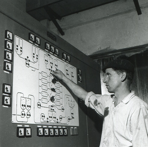 Tableau de commande, photogr., s.d. [3e quart 20e siècle]. © Léa Huguenin-Vuillemin / Région Bourgogne-Franche-Comté, Inventaire du patrimoine - 2015