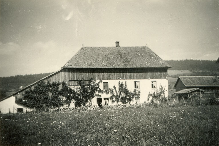 [Façade antérieure de la ferme], été 1961. © Laurent Poupard / Région Bourgogne-Franche-Comté, Inventaire du patrimoine - 2015
