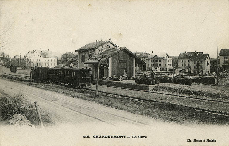416. Charquemont - La Gare, 1905 ou 1906. Le bâtiment est visible à droite. © Laurent Poupard / Région Bourgogne-Franche-Comté, Inventaire du patrimoine - 2015