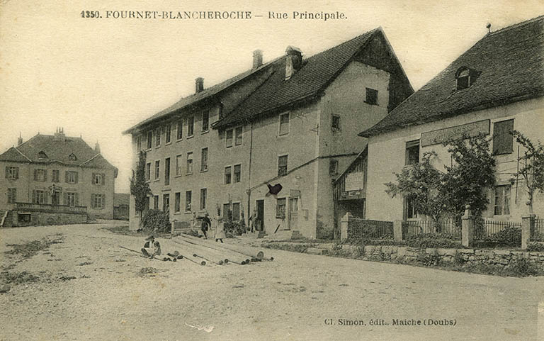 1350. Fournet-Blancheroche - Rue Principale, limite 19e siècle 20e siècle. © Laurent Poupard / Région Bourgogne-Franche-Comté, Inventaire du patrimoine - 2015