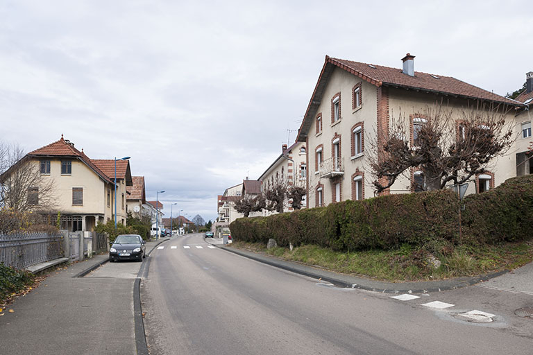 La rue de Saint-Hippolyte, depuis le carrefour avec la rue d'Alsace. © Jérôme Mongreville / Région Bourgogne-Franche-Comté, Inventaire du patrimoine - 2015