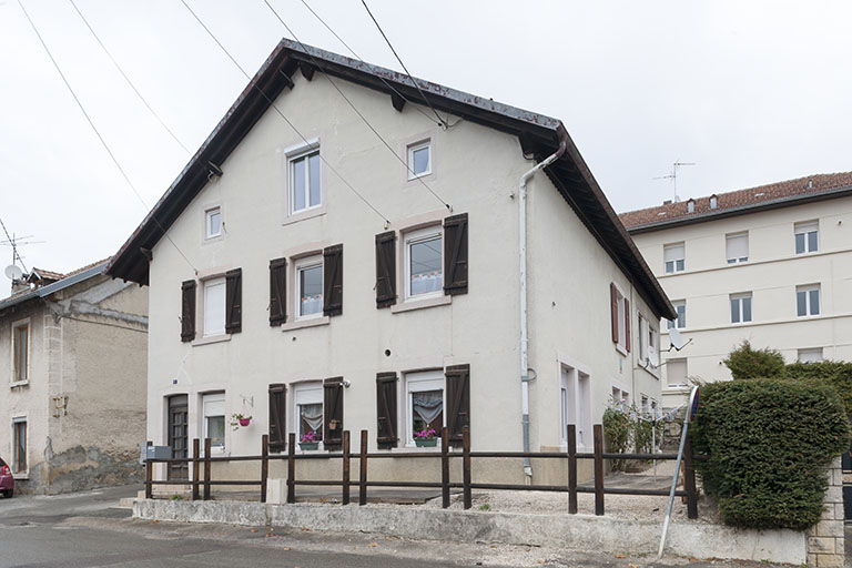 Maison : façades antérieure et latérale droite. © Jérôme Mongreville / Région Bourgogne-Franche-Comté, Inventaire du patrimoine - 2015 Maison : façades antérieure et latérale droite. © Jérôme Mongreville / Région Bourgogne-Franche-Comté, Inventaire du patrimoine - 2015