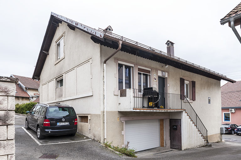 Maison : façades postérieure et latérale gauche. © Jérôme Mongreville / Région Bourgogne-Franche-Comté, Inventaire du patrimoine - 2015 Maison : façades postérieure et latérale gauche. © Jérôme Mongreville / Région Bourgogne-Franche-Comté, Inventaire du patrimoine - 2015