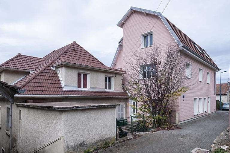 Maison (façade postérieure) et atelier (façades postérieure et latérale droite). © Jérôme Mongreville / Région Bourgogne-Franche-Comté, Inventaire du patrimoine - 2015