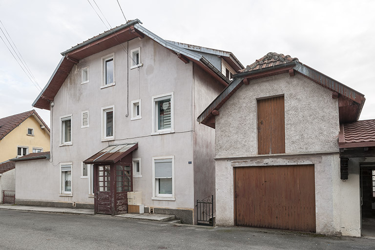 Logement et garage, de trois quarts droite. © Jérôme Mongreville / Région Bourgogne-Franche-Comté, Inventaire du patrimoine - 2015