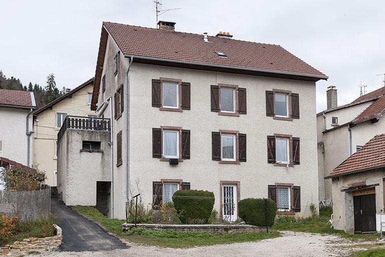 Façade postérieure, de trois quarts gauche. © Jérôme Mongreville / Région Bourgogne-Franche-Comté, Inventaire du patrimoine - 2015