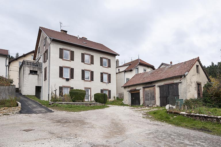Façade postérieure et ancien atelier ou remise. © Jérôme Mongreville / Région Bourgogne-Franche-Comté, Inventaire du patrimoine - 2015