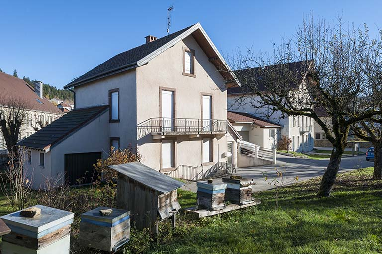 Façades antérieure et latérale gauche. © Jérôme Mongreville / Région Bourgogne-Franche-Comté, Inventaire du patrimoine - 2015 Façades antérieure et latérale gauche. © Jérôme Mongreville / Région Bourgogne-Franche-Comté, Inventaire du patrimoine - 2015