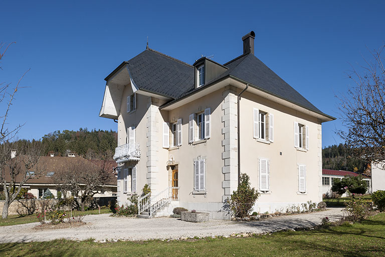 Logement patronal : façades antérieure et latérale droite. © Jérôme Mongreville / Région Bourgogne-Franche-Comté, Inventaire du patrimoine - 2015 Logement patronal : façades antérieure et latérale droite. © Jérôme Mongreville / Région Bourgogne-Franche-Comté, Inventaire du patrimoine - 2015