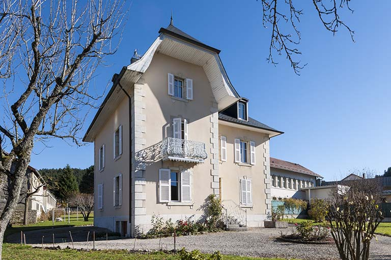 Logement patronal : façades antérieure et latérale gauche. © Jérôme Mongreville / Région Bourgogne-Franche-Comté, Inventaire du patrimoine - 2015 Logement patronal : façades antérieure et latérale gauche. © Jérôme Mongreville / Région Bourgogne-Franche-Comté, Inventaire du patrimoine - 2015