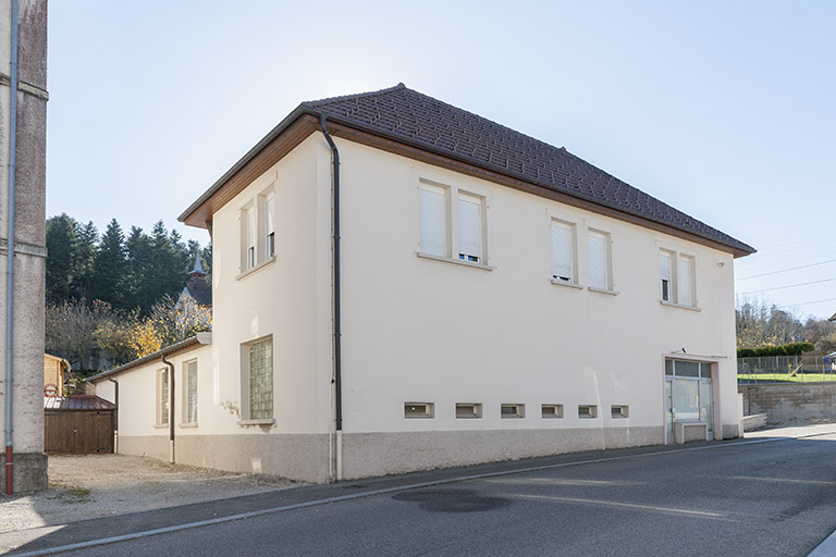 Façades postérieure et latérale gauche. © Jérôme Mongreville / Région Bourgogne-Franche-Comté, Inventaire du patrimoine - 2015