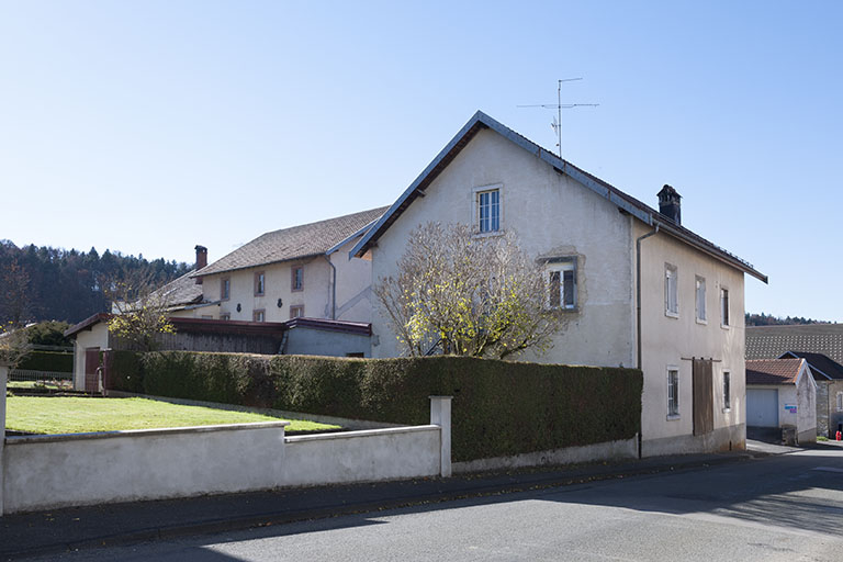 Vue d'ensemble, depuis le nord-est (entrepôt de vin à droite, minoterie à gauche). © Jérôme Mongreville / Région Bourgogne-Franche-Comté, Inventaire du patrimoine - 2015