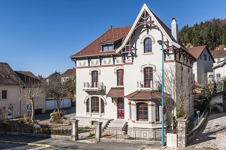 Maison : façade antérieure, de trois quarts droite. © Jérôme Mongreville / Région Bourgogne-Franche-Comté, Inventaire du patrimoine - 2015