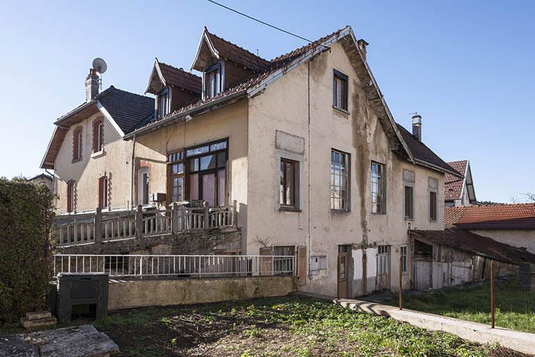 Façades postérieure et latérale droite. © Jérôme Mongreville / Région Bourgogne-Franche-Comté, Inventaire du patrimoine - 2015