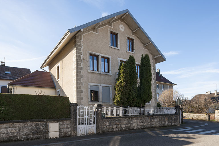 Maison au n° 14 : façades antérieure et latérale gauche. © Jérôme Mongreville / Région Bourgogne-Franche-Comté, Inventaire du patrimoine - 2015