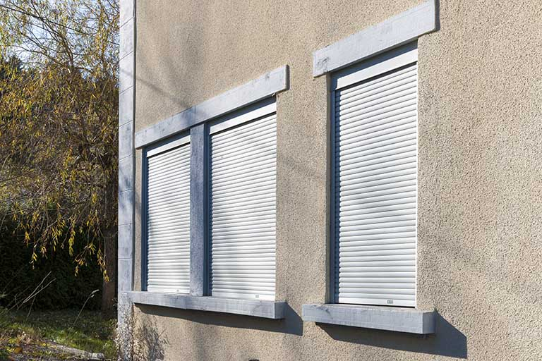 Façade latérale gauche : fenêtre horlogère. © Jérôme Mongreville / Région Bourgogne-Franche-Comté, Inventaire du patrimoine - 2015