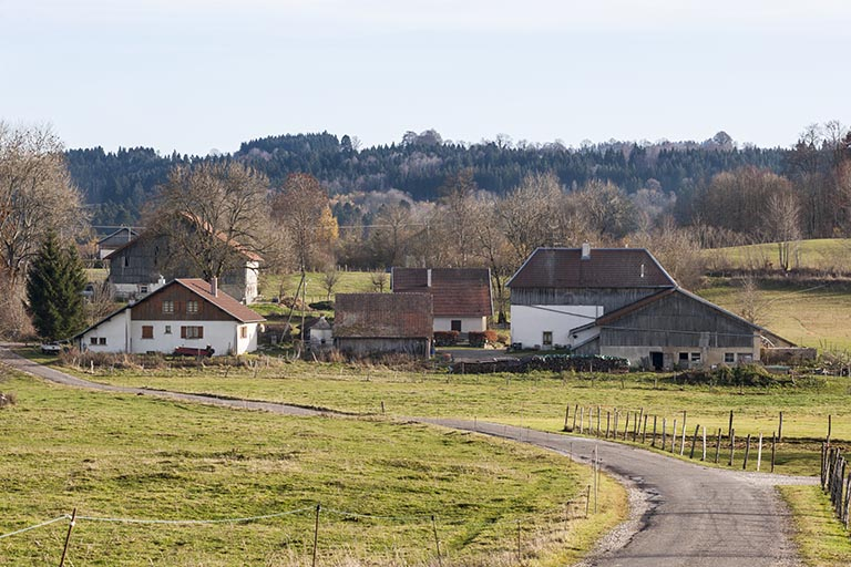 Vue d'ensemble rapprochée du site, depuis le nord. © Jérôme Mongreville / Région Bourgogne-Franche-Comté, Inventaire du patrimoine - 2015