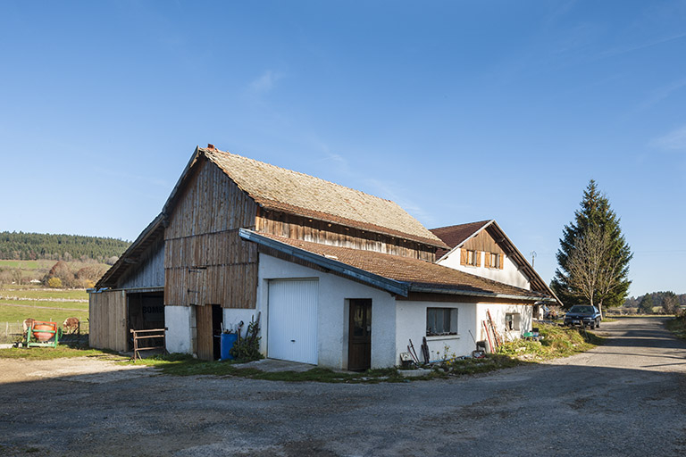 Remise agricole, en avant de la maison de 1984. © Jérôme Mongreville / Région Bourgogne-Franche-Comté, Inventaire du patrimoine - 2015