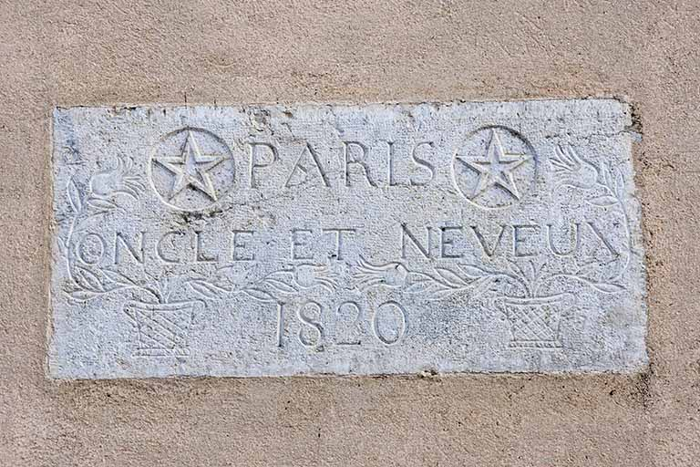 Pierre gravée sur la façade nord. © Jérôme Mongreville / Région Bourgogne-Franche-Comté, Inventaire du patrimoine - 2015