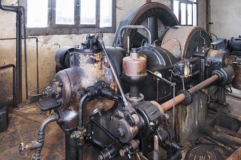 Moteur diesel Duvant. Vue de trois quarts. © Jérôme Mongreville / Région Bourgogne-Franche-Comté, Inventaire du patrimoine - 2015