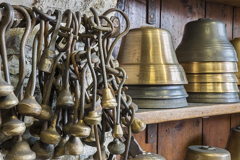 Battants de cloches et modèles. © Jérôme Mongreville / Région Bourgogne-Franche-Comté, Inventaire du patrimoine - 2015