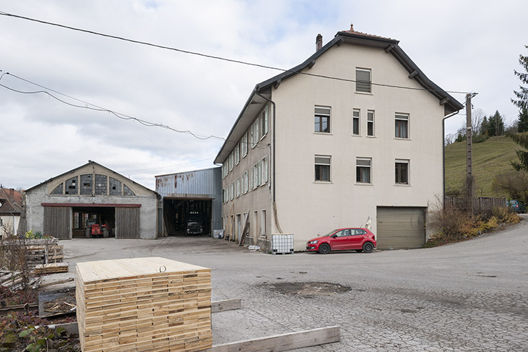 Atelier et bâtiment abritant des logements et le bureau. © Jérôme Mongreville / Région Bourgogne-Franche-Comté, Inventaire du patrimoine - 2015