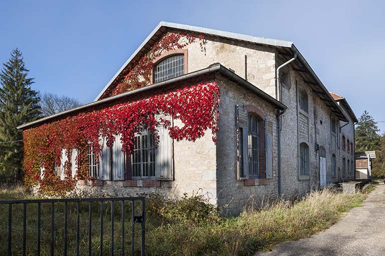 Bâtiment de la distillerie (salles des alambics ?). © Jérôme Mongreville / Région Bourgogne-Franche-Comté, Inventaire du patrimoine - 2015