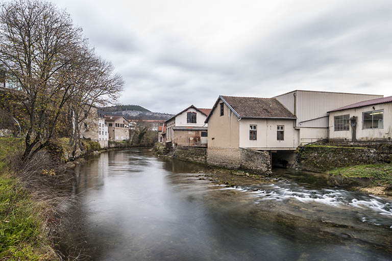 Ateliers sur la Loue, depuis l'ouest. © Jérôme Mongreville / Région Bourgogne-Franche-Comté, Inventaire du patrimoine - 2015