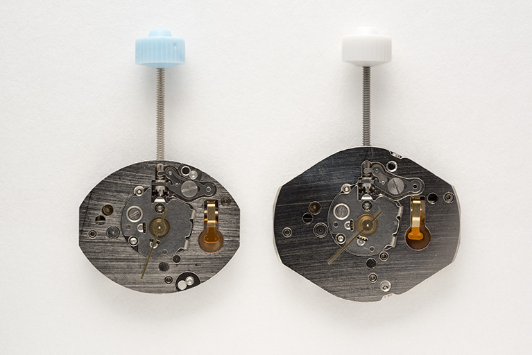 2 modules de montre à quartz France Ebauches FE 5120 et 6120 (côté cadran). © Sonia Dourlot / Région Bourgogne-Franche-Comté, Inventaire du patrimoine - 2015