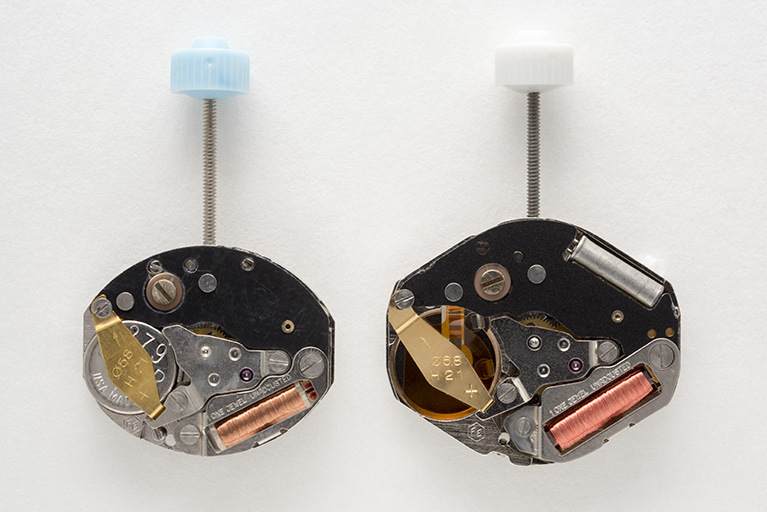 2 modules de montre à quartz France Ebauches FE 5120 et 6120 (côté ponts). © Sonia Dourlot / Région Bourgogne-Franche-Comté, Inventaire du patrimoine - 2015