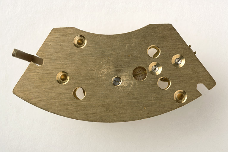 Face inférieure de la platine inférieure. © Sonia Dourlot / Région Bourgogne-Franche-Comté, Inventaire du patrimoine - 2015