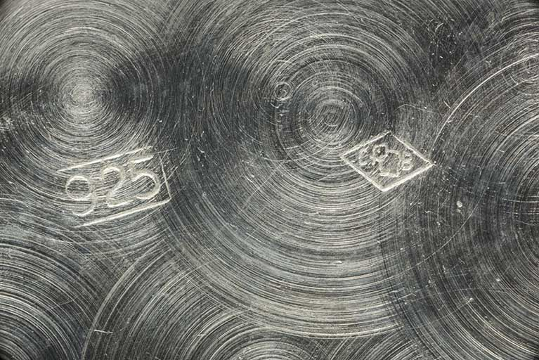 Poinçon d'origine et poinçon de maître de la société Camille Berthet et Fils. © Sonia Dourlot / Région Bourgogne-Franche-Comté, Inventaire du patrimoine - 2015